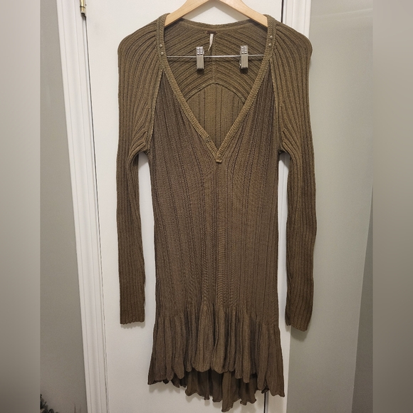 Free People Olive Green Rib & Ruffles Sweater Dress/Tunic Size Small - Picture 7 of 16